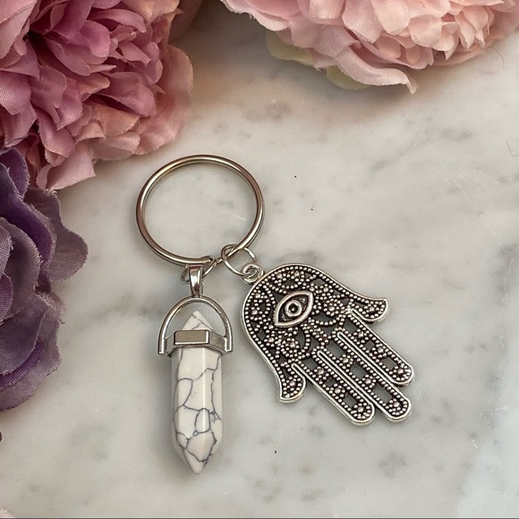 Natural Howlite Quartz Stone Hamsa Hand Keychain - Picture 4 of 12